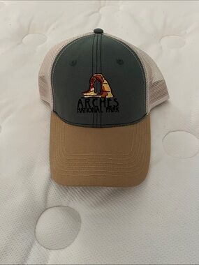 Arches National Park Mesh-Back Trucker Cap - Olive & Tan